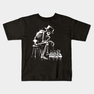 skeleton plays chessboard Kids T-Shirt